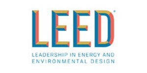 El logotipo oficial de la certificación LEED con la inscripción «Leadership in Energy and Environmental Design» en letras azules sobre fondo blanco.